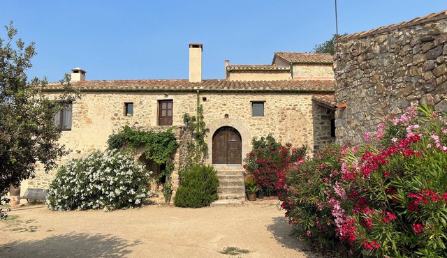 16th century renovated Mas located in mountains with sea views
