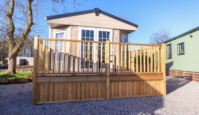 17 BIRCHWOOD CLOSE, pet friendly, with a garden in Lytham St. Annes