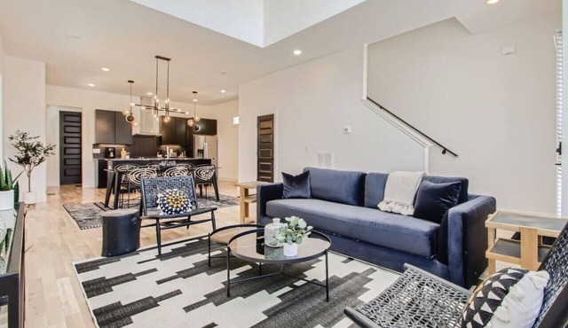 17- Home w/Rooftop - The Music City Collection