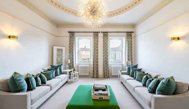 17 Market Place and The Vault, Southwold