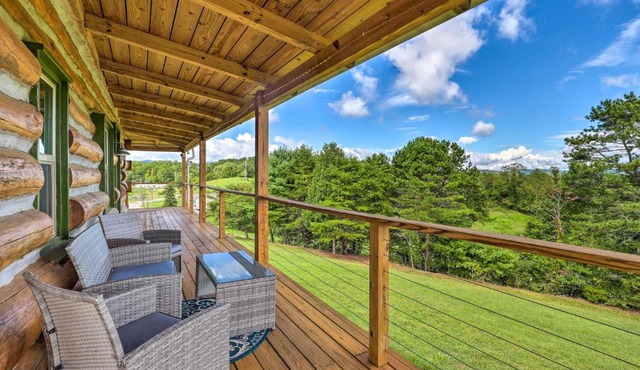 17 Mi to Appalachian Trail! Mtn Retreat with Views