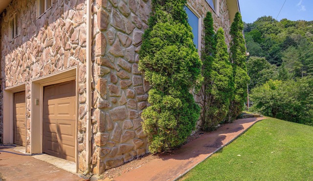 17 Mi to Coal Canyon Trail: Scenic Mtn-view Apt!