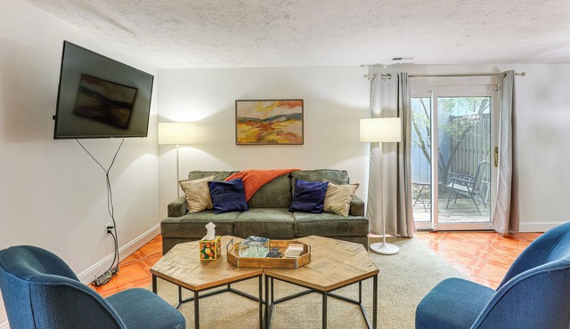 17 Mi to DC: Cozy Townhome in Bowie!