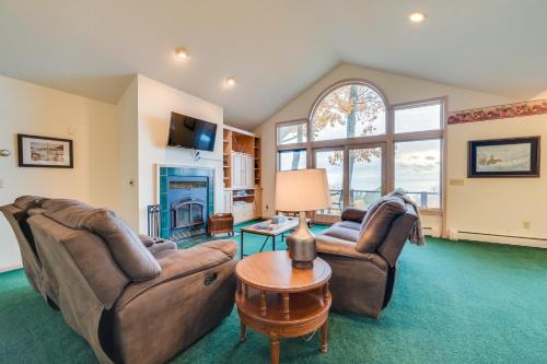 17 Mi to Skiing! Lake-View Michigan Home with Deck