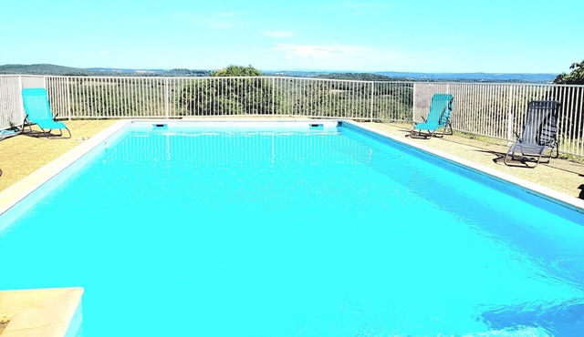 17-PERSON ESTATE SWIMMING POOL MINI GOLF COURSE