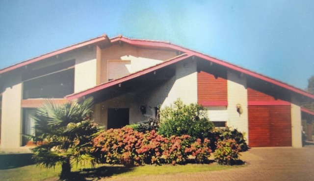 170 m2 architect-designed house with swimming pool