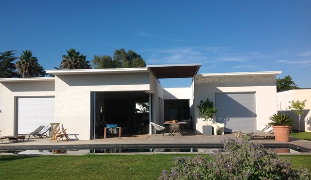 170 m2 single storey architect house with 120 m2 terrace and 400 m2 garden