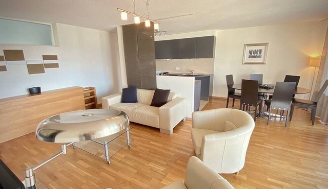170 * Spacious and bright 2 bedroom apartment with terrace.