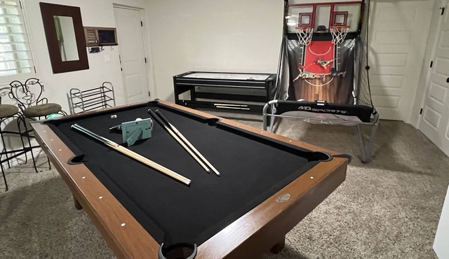 1700 ft.² private basement to yourself private entry. CLEAN!