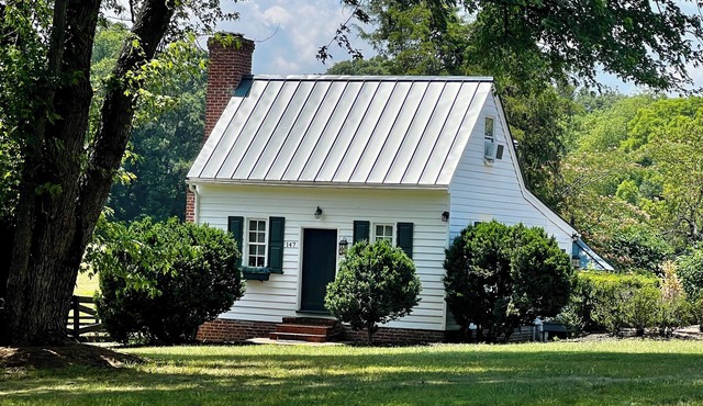 1700"s Historic Summer Kitchen Cottage #147&Pool, a National & Virginia Landmark