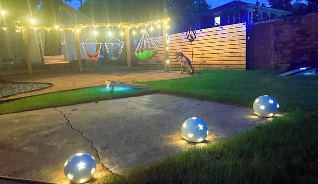 1700ft Gamers Nest 3 Bedroom 2 Bath 2 Kings 2 Queens and a Full! Bomb Backyard!