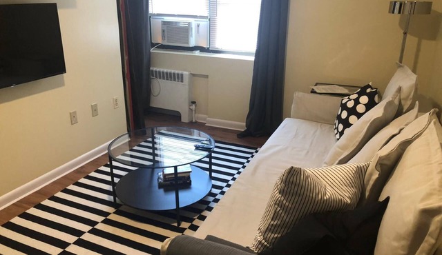 1703 3H · Suitable 2bed Apt-20 min to NYC/Parking Avail