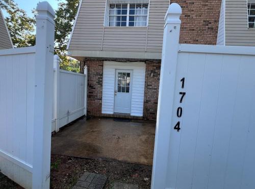 1704 Worker crash pad