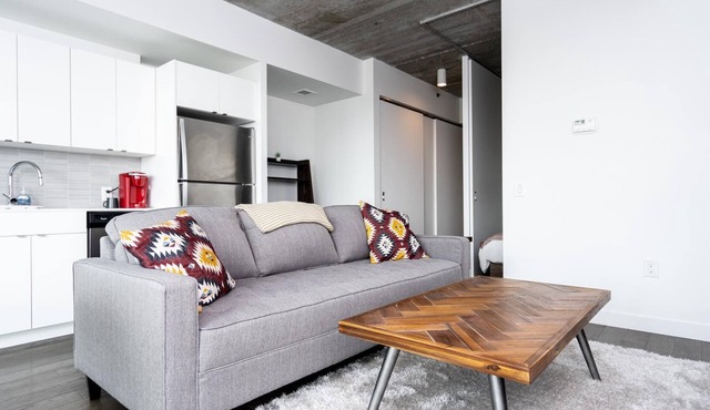 (1705)Downtown Glasshouse Impressive 1BR 1 BATH+ Fast WiFi(311)