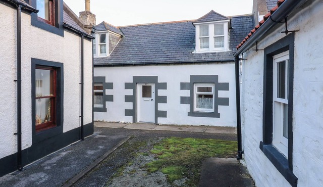 171 SEATOWN, pet friendly, character holiday cottage in Cullen