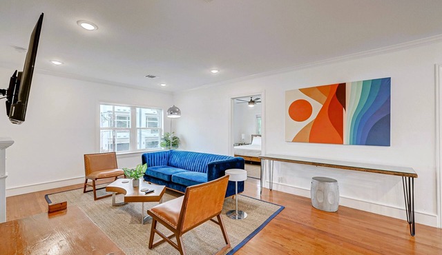 1711 Maryland 2KING/1BA Top Apt Duplex Pets Ok!n10 Furnished Apartments on site.