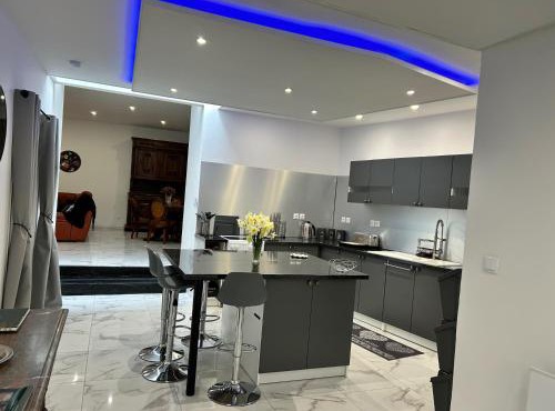 1712-Villa- Sleeps4- Terrace-Town Centre