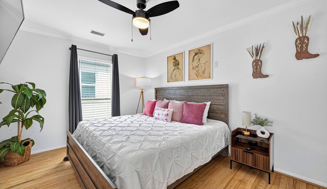 1714 Fairview 1KING/1BA Top Apt Duplex Pets Ok!n10 FURNISED APARTMENTS ON-SITE.