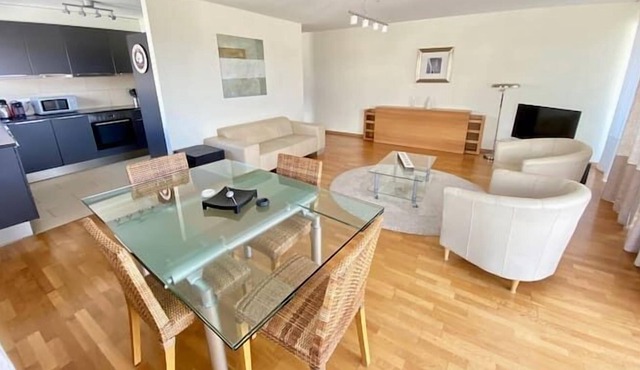 172 * Good location, spacious and free parking included !