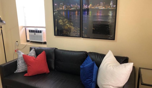 1721 3G · Pretty Convenient 1b Apt/20 min NYC Parking Avail