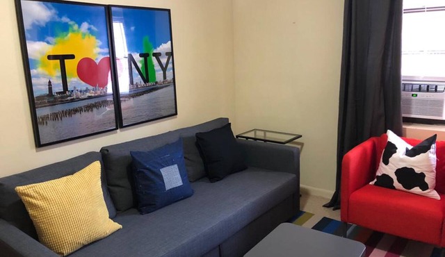 1721 4I Cool Pop Art 2bed Apt-20min NYC Parking Avail