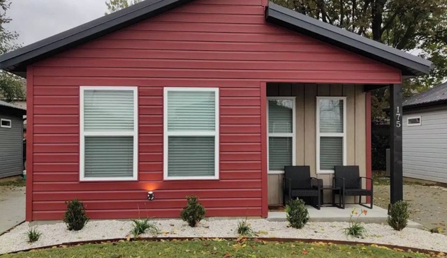 175 Tiny Home near MTB Trails, Walmart HQ Sleeps 6