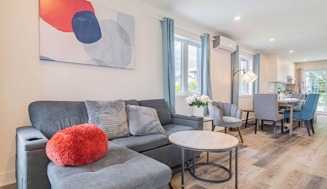 1758 Rue Balmoral Modern & Spacious Retreat