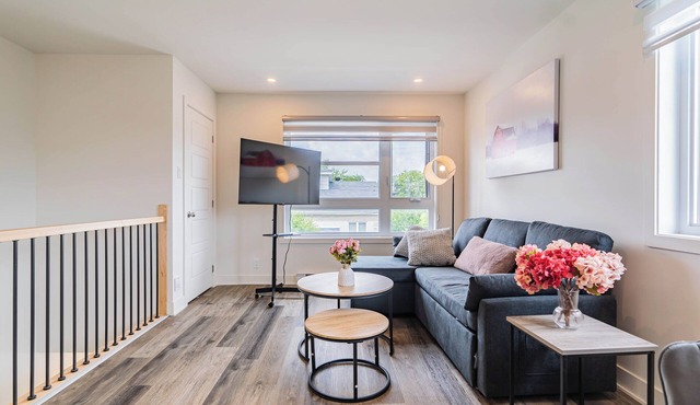 1760 Rue Balmoral Prime Montreal Location – Walk to Museums, Dining & Events