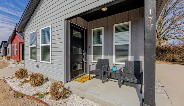 177 Tiny Home near MTB Trails Walmart HQ Sleeps 6