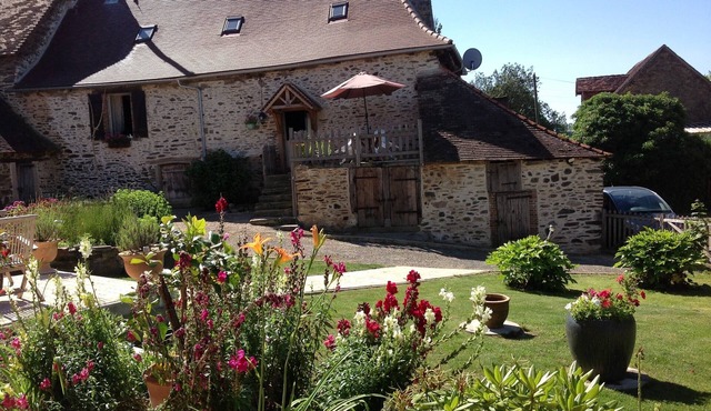 1778 Character Farmhouse In a Large South Facing Garden, Pool & Stunning Views