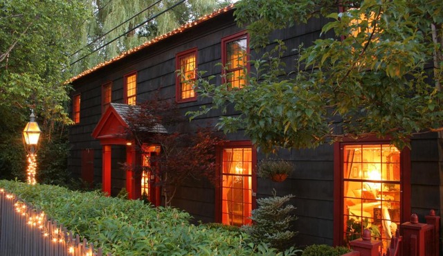 1795 Acorn Inn Bed and Breakfast