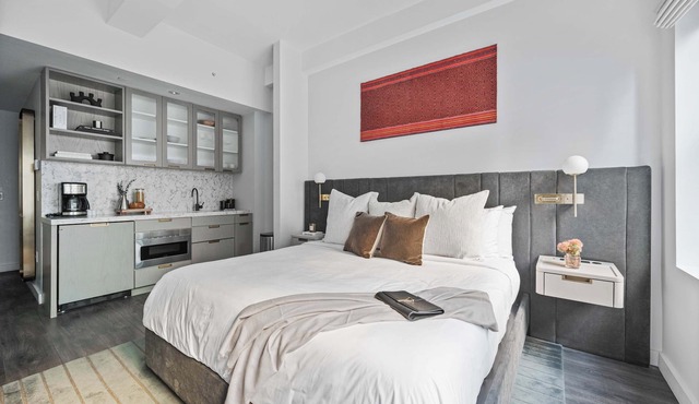 17John: Classic King Studio Apartment