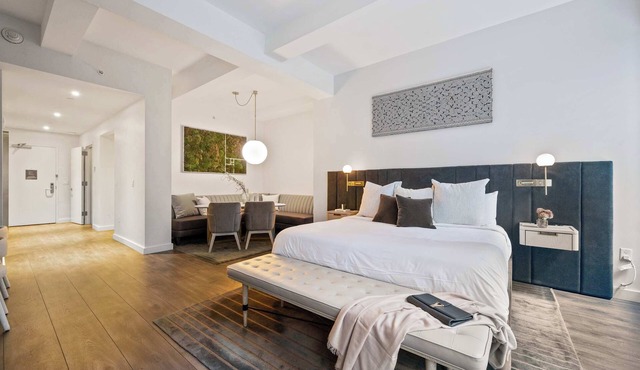 17John: Grand King Suite Apartment