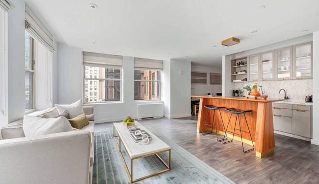 17John: Presidential King Suite with Sofa Bed