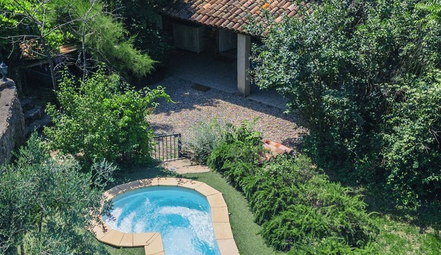 17th century farmhouse: Authenticity, Comfort and Swimming pool.