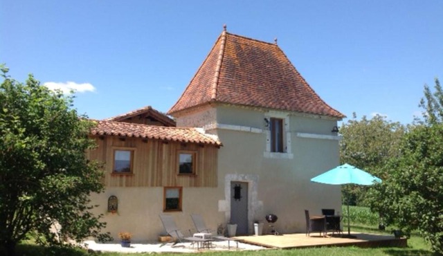 17th C French Pigeonaire - magical romantic couples retreat