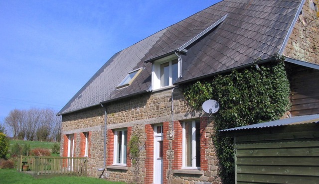 17th Century Farmhouse With Large Enclosed Garden In Tranquil Countryside