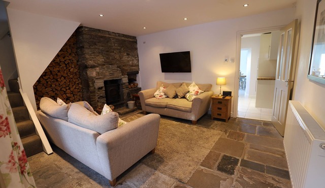 17th Century cottage with mountain views on the outskirts of Cardiff