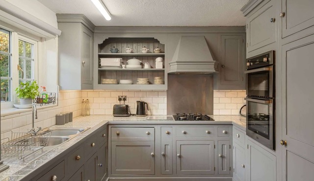 17th Century Cottage in Bideford, Private Parking