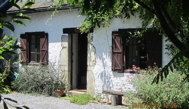 17th Century cottage nestling in the Pyrenean foothills with 12m pool