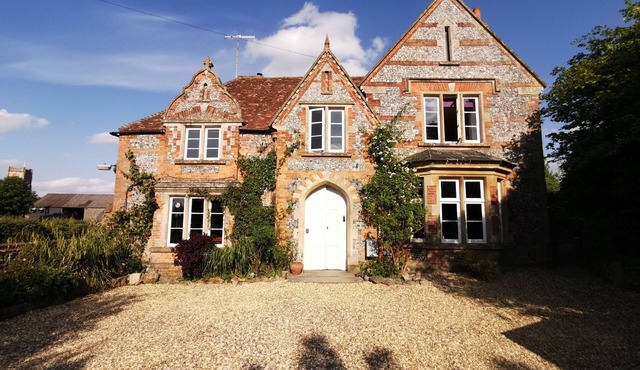 17th Century country Farmhouse stylishly finished, set in picturesque village