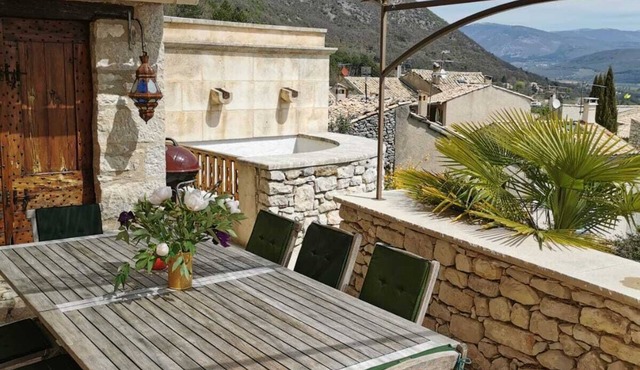 17th century house on the outskirts of the charming medieval village of Banon.