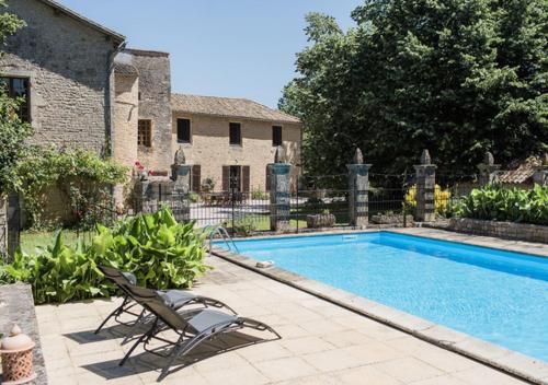 17th-century manor house with heated pool & private river