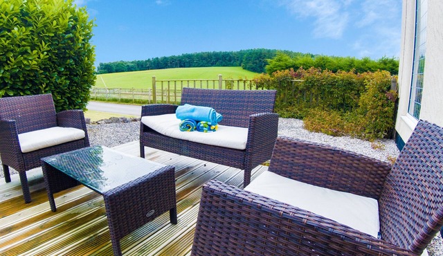 17th Century, spacious, characterful cottage with hot tub with WiFi