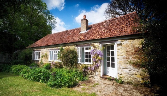 17th Century Stone Built Cottage With Tiled Roof - Former Cider Barn