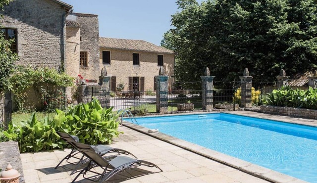 17th Manor, heated pool & private river
