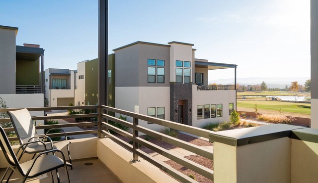 #18 At Bloomington Country Club 4 Bedroom Townhouse by Redawning