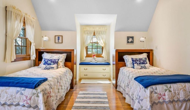 18 Beach Road West Harwich Beach Plum Cottage