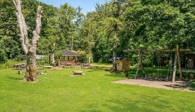 18 bedroom accommodation in Bedsted Thy