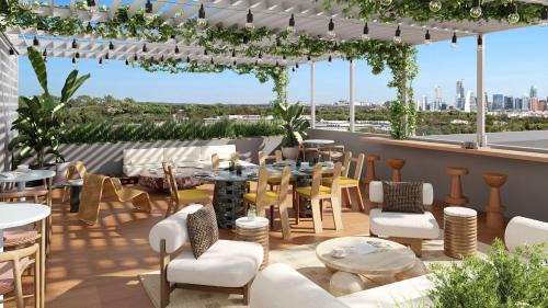 18 Guests at The Code by AvantStay Steps to Zilker in South Lamar Resort Amenities Pool